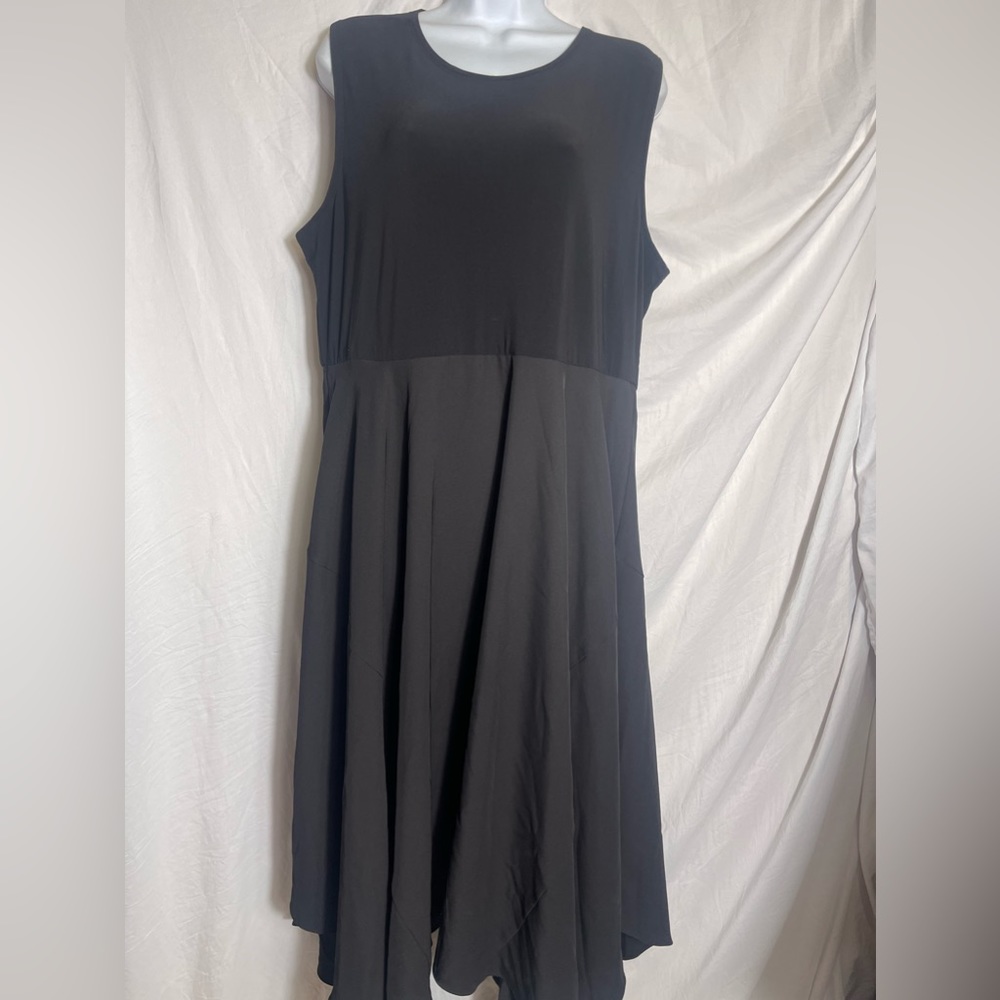 DKNY Black Sleeveless A-Line Midi Dress
(Bin 9)